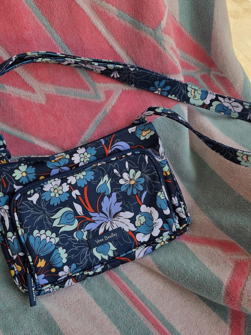Vera Bradley Lighten Up Crossbody Bag in Retired Pattern Floral Bursts